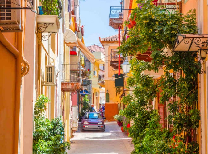 012_Gasse in Nafplio - Griechenland_Lernidee Reisen_Schoene Aussichten Touristik_  Olena Z stock.adobe.com